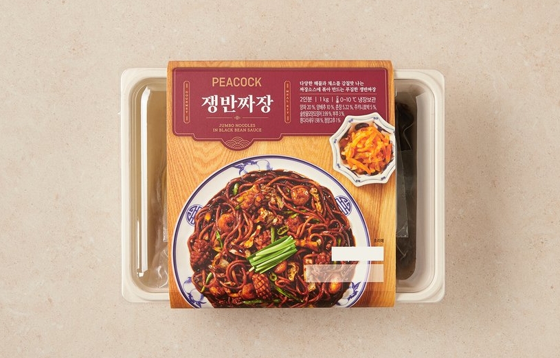 다양한 재료가 담긴 밀키트 이미지